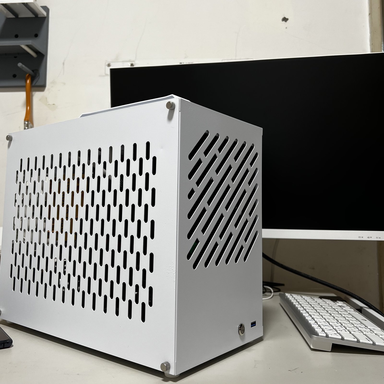用老零件組成的 NAS 機箱